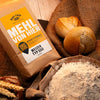 weizenmehl-typ-550-arrangement-mit-broetchen-und-mehlsack