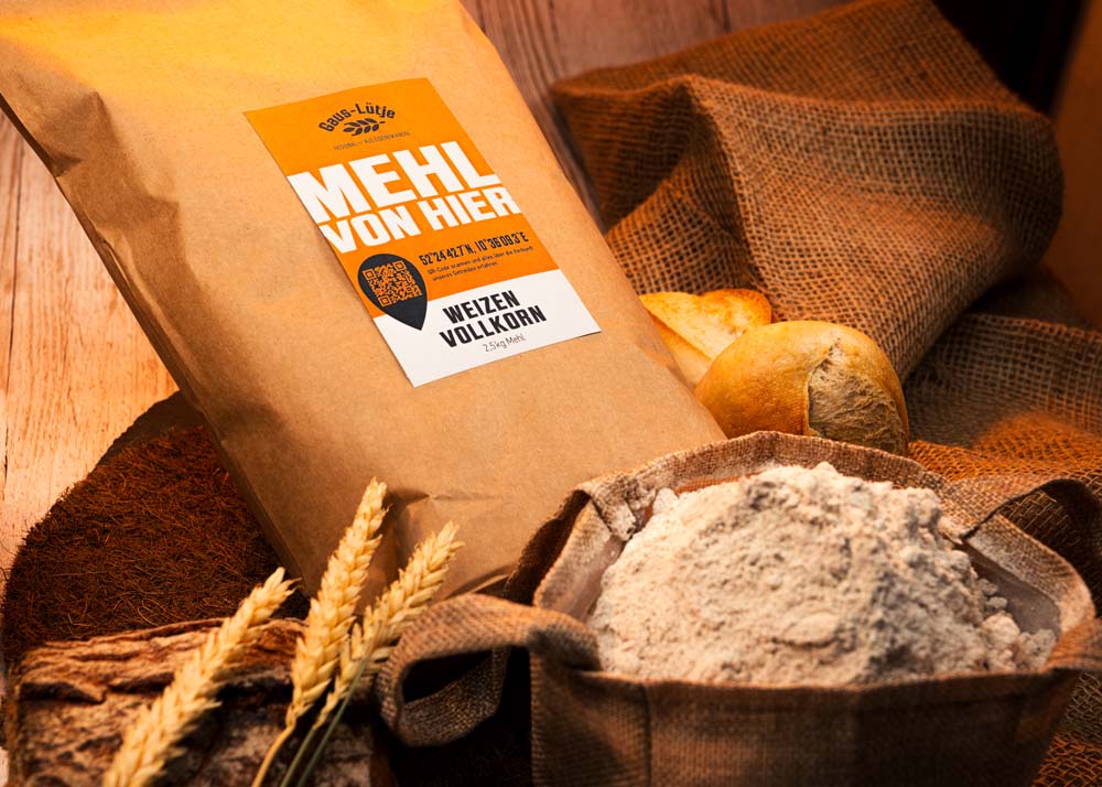 weizenvollkornmehl-mit-mehlsack-arrangement
